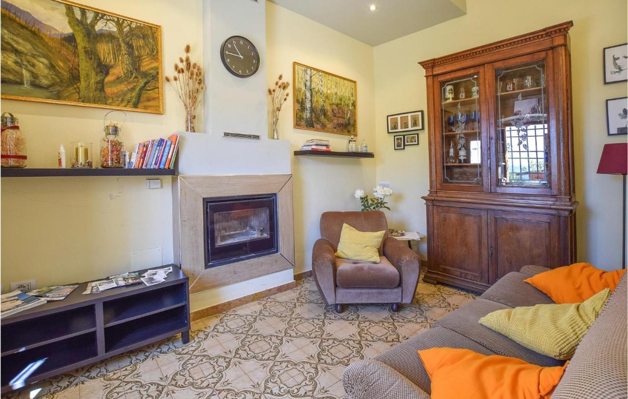 5 Bedroom Amazing Home In Fabbiano Fabbiano  外观 照片