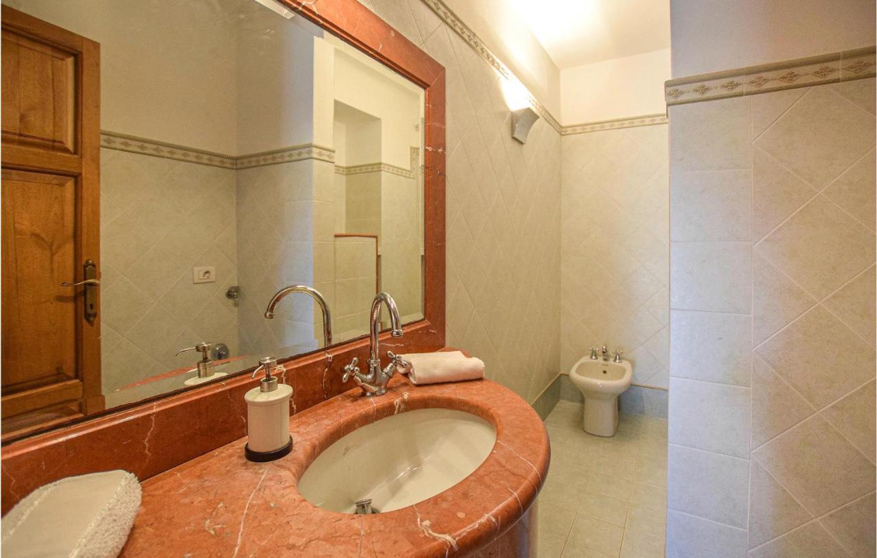 5 Bedroom Amazing Home In Fabbiano Fabbiano  外观 照片